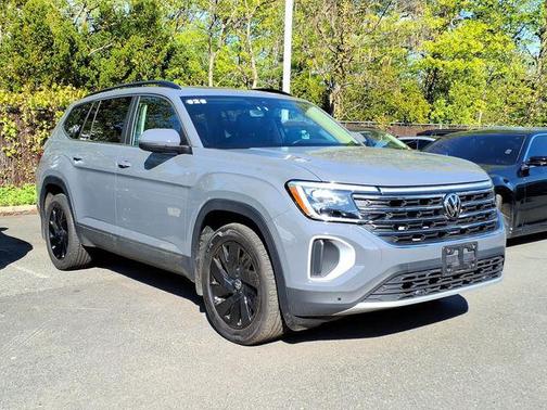 Pure Gray 2026 Volkswagen Atlas 2.0T SE w/Technology 4MOTION