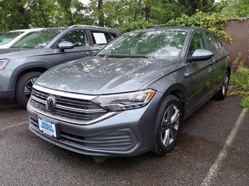 Platinum Gray Metallic 2023 Volkswagen Jetta 1.5T SE