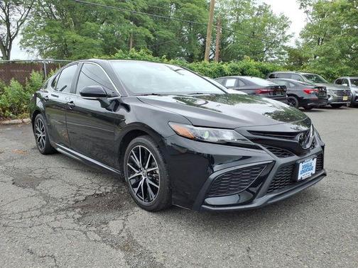 Midnight Black Metallic 2022 Toyota Camry SE
