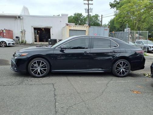 Midnight Black Metallic 2022 Toyota Camry SE