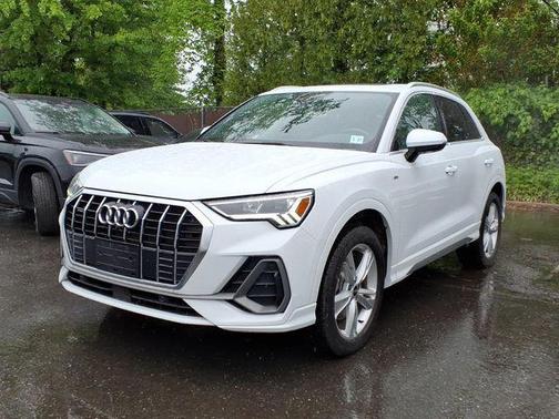 Glacier White Metallic 2022 Audi Q3 45 S line Premium Plus