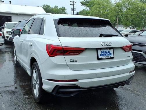 Glacier White Metallic 2022 Audi Q3 45 S line Premium Plus