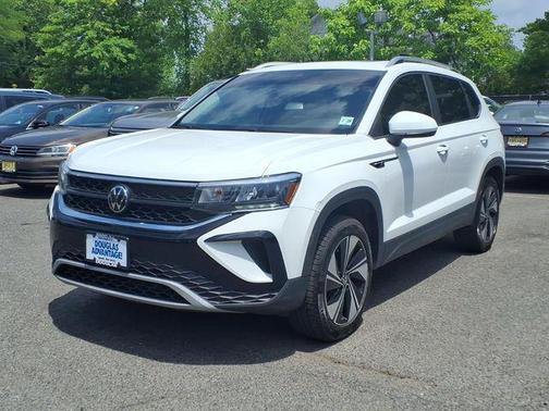 Pure White 2023 Volkswagen Taos 1.5T SE