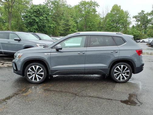 Pure Gray 2023 Volkswagen Taos 1.5T SE