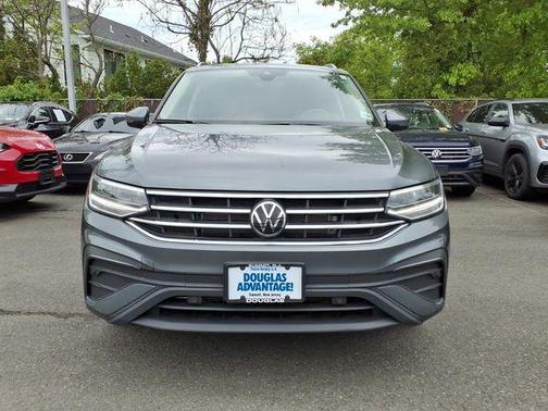 Platinum 2024 Volkswagen Tiguan 2.0T SE