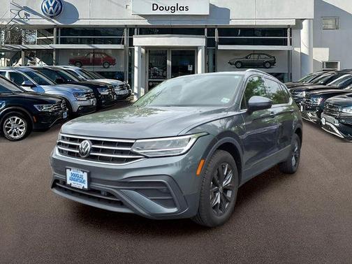Platinum 2024 Volkswagen Tiguan 2.0T SE