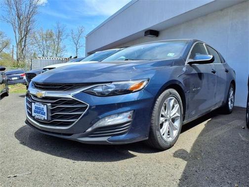 2022 Chevrolet Malibu FWD LT