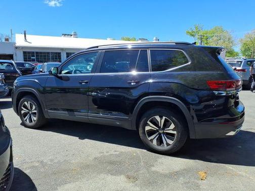 deep black pearl 2026 Volkswagen Atlas 2.0T SE