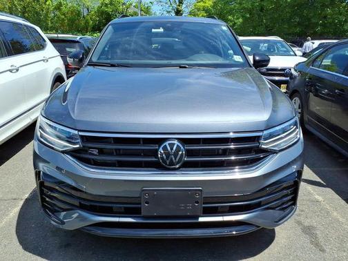 Platinum Gray Metallic 2024 Volkswagen Tiguan 2.0T SE R-Line Black 4MOTION