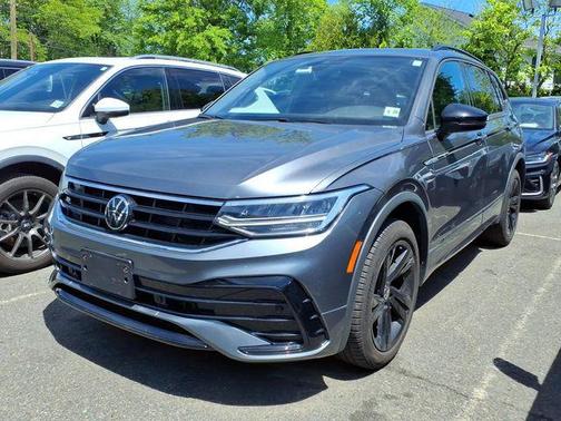 Platinum Gray Metallic 2024 Volkswagen Tiguan 2.0T SE R-Line Black 4MOTION
