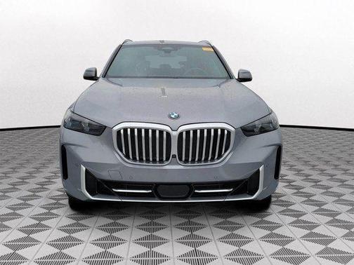 Silver 2024 BMW X5 xDrive40i