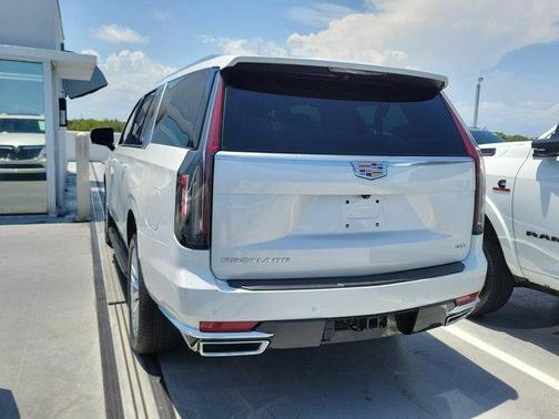 2023 Cadillac Escalade ESV Luxury