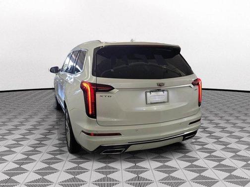 2022 Cadillac XT6 Premium Luxury FWD