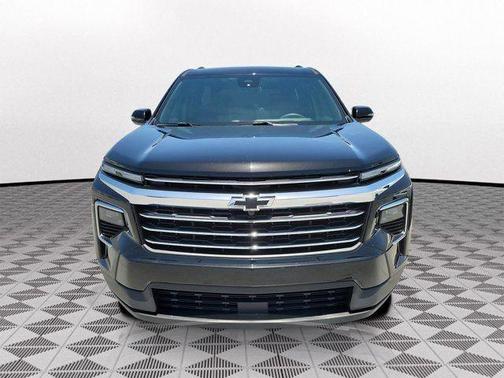 Mosaic Black Metallic 2025 Chevrolet Traverse LT