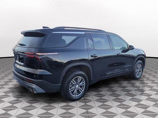 Mosaic Black Metallic 2025 Chevrolet Traverse LT