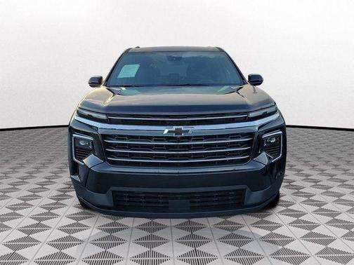 Mosaic Black Metallic 2025 Chevrolet Traverse LT