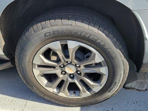 2025 Chevrolet Suburban LT