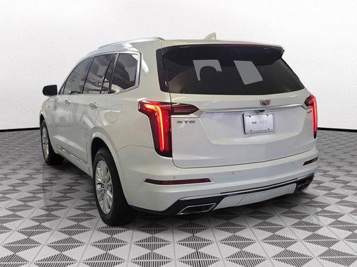 Crystal White Tri-Coat 2023 Cadillac XT6 Luxury FWD