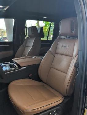 2025 Cadillac Escalade ESV Premium Luxury