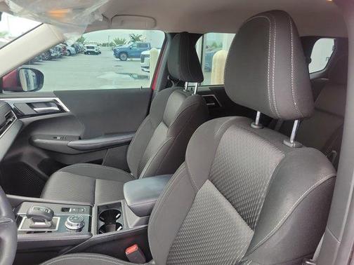 2024 Mitsubishi Outlander ES