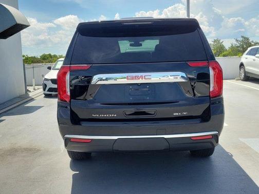 2022 GMC Yukon SLT