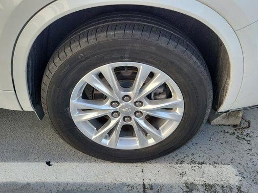 Crystal White Tri-Coat 2023 Cadillac XT6 Luxury FWD