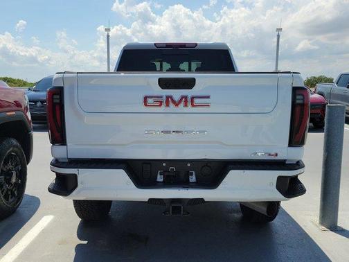 2024 GMC Sierra 2500 AT4