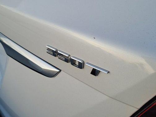 Crystal White Tri-Coat 2023 Cadillac XT5 Luxury