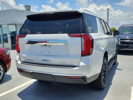 2023 GMC Yukon SLT
