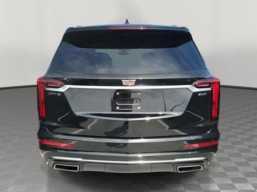 2022 Cadillac XT6 Premium Luxury FWD