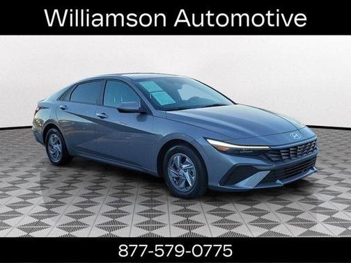 2024 Hyundai ELANTRA SE