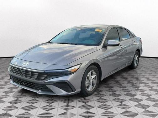 2024 Hyundai ELANTRA SE