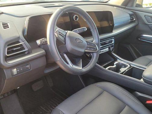 Lakeshore Blue Metallic 2025 Chevrolet Traverse LT