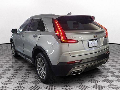 Radiant Silver Metallic 2021 Cadillac XT4 Premium Luxury