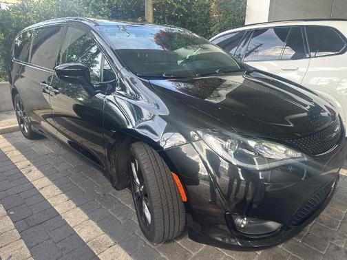 2020 Chrysler Pacifica Touring