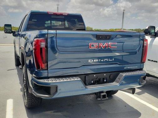 2024 GMC Sierra 2500 Denali