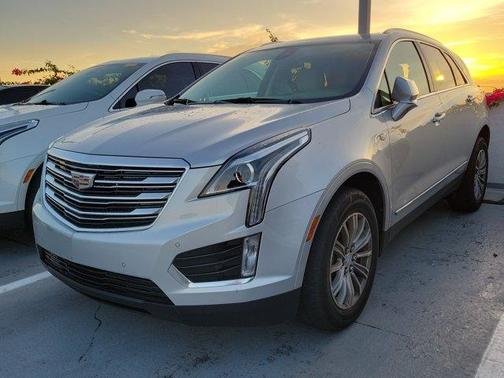 Radiant Silver Metallic 2019 Cadillac XT5 Luxury