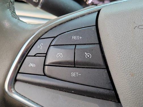 Radiant Silver Metallic 2019 Cadillac XT5 Luxury