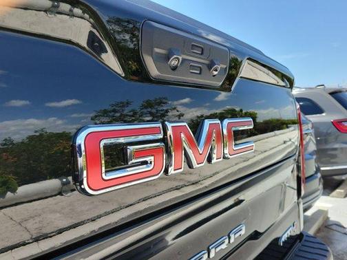 2025 GMC Sierra 1500 AT4