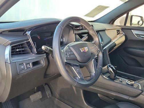 Crystal White Tri-Coat 2023 Cadillac XT5 Luxury