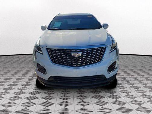 Crystal White Tri-Coat 2023 Cadillac XT5 Luxury