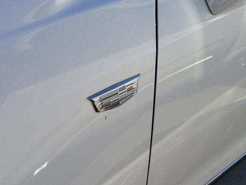 Crystal White Tri-Coat 2023 Cadillac XT5 Luxury