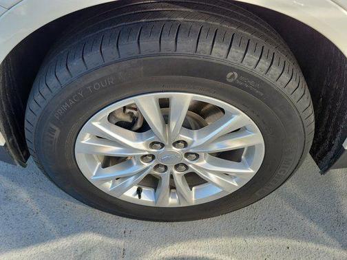 Crystal White Tri-Coat 2023 Cadillac XT5 Luxury