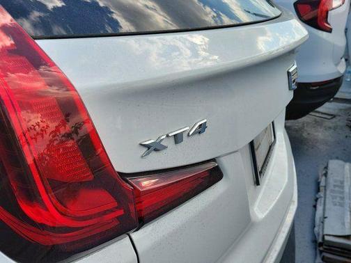 2023 Cadillac XT4 Premium Luxury