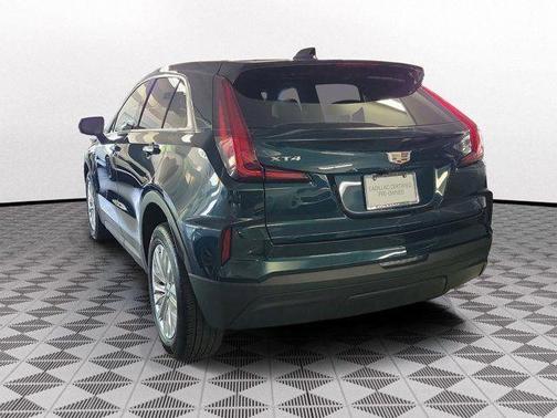 Emerald 2024 Cadillac XT4 Luxury