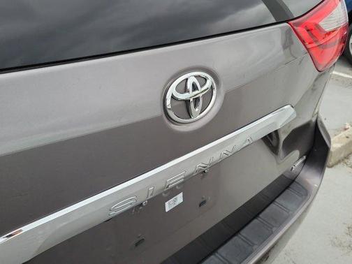 2018 Toyota Sienna L