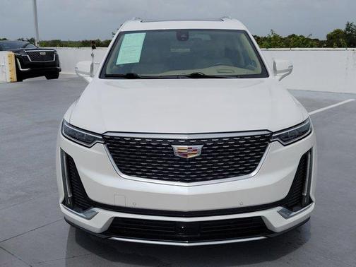 2022 Cadillac XT6 Premium Luxury FWD