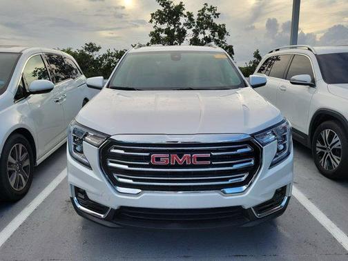 White Frost Tri-Coat 2023 GMC Terrain SLT