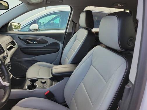 White Frost Tri-Coat 2023 GMC Terrain SLT