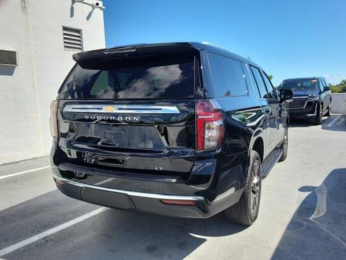 2023 Chevrolet Suburban LT